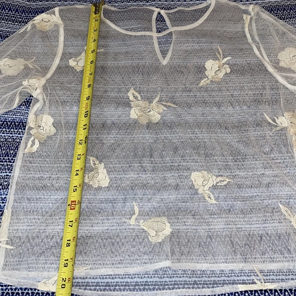 Women Ivory Sheer Net w/Appliqués/Pheasant Sleeve Shirt-Size- XS - Picture 7 of 8